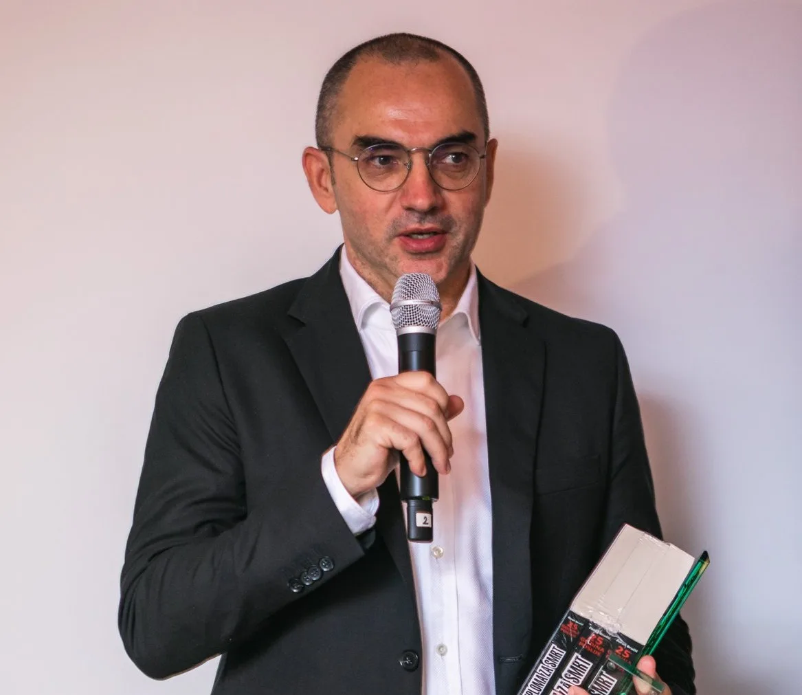 Umjetna inteligencija u školama: strah ili najveća prilika dosad? Odgovara Nenad Bakić
