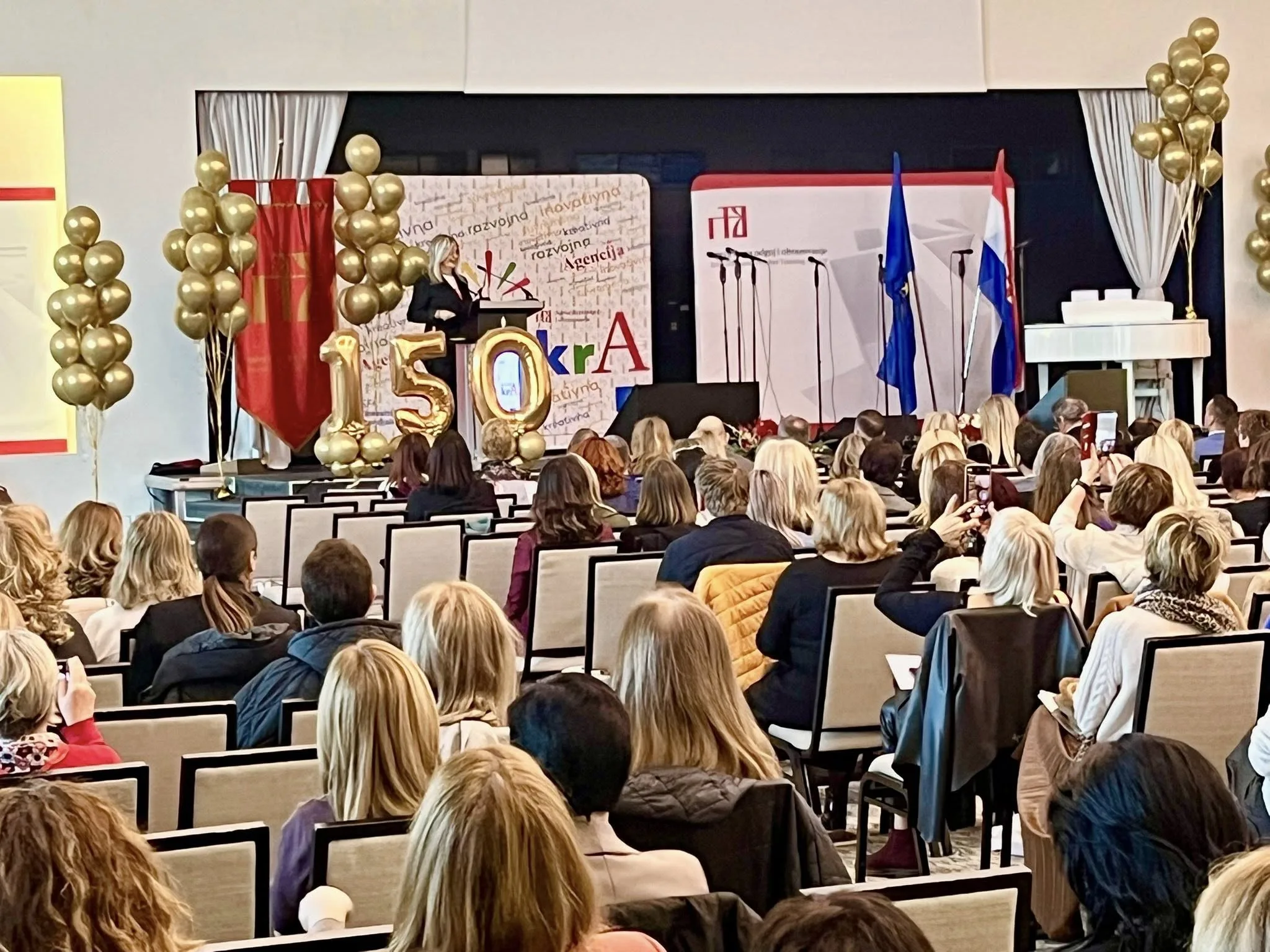 AZOO traži glas nastavnika: otvara se istraživanje koje bi moglo mijenjati sustav